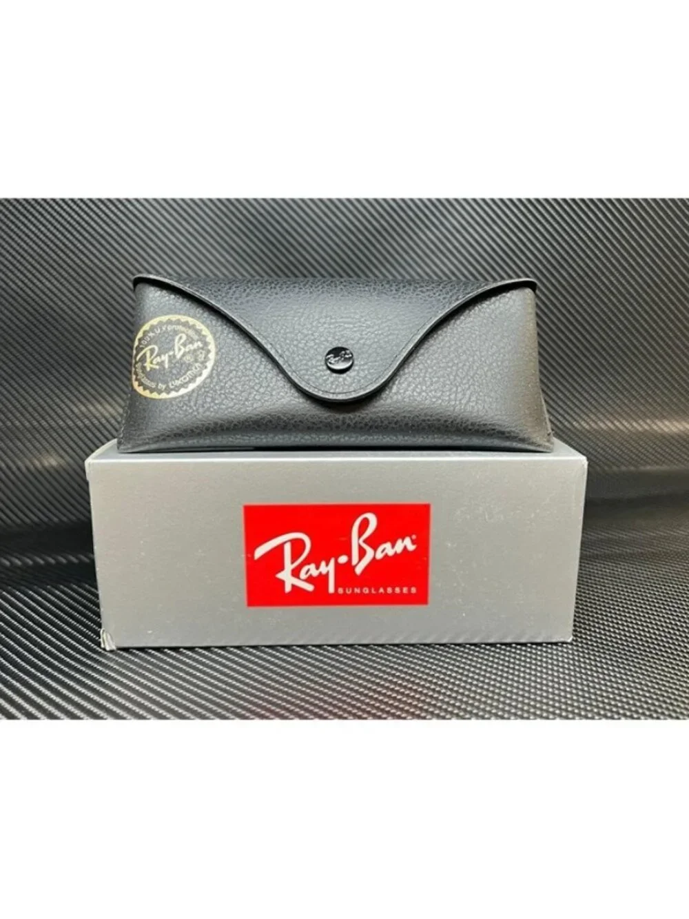 New Ray Ban Men  Black Sunglasses  47- 21- 140